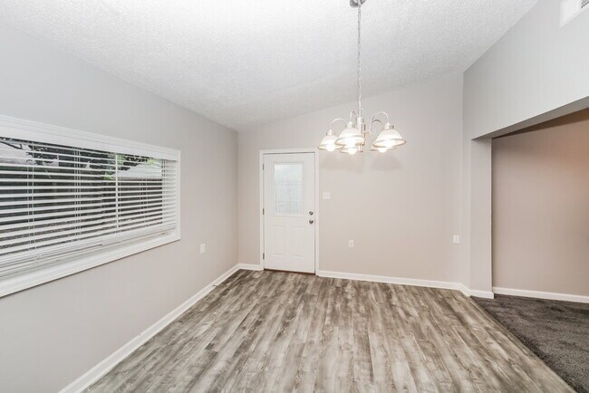 Foto del edificio - 6124 Kensington Cir