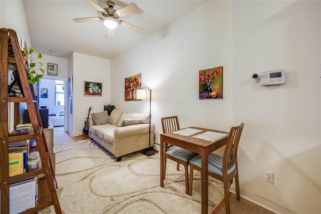 Living room - 420 Bloomfield St