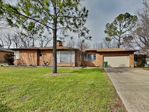 Building Photo - 3405 Norton Dr