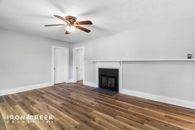 Building Photo - Three-Bedroom on Stunning Lot with Detache...