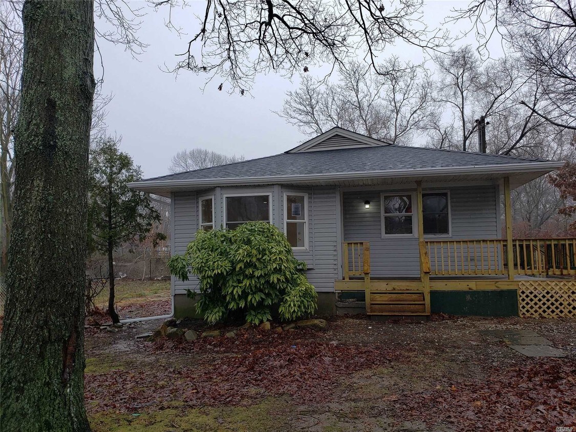Primary Photo - 14 Mastic Blvd