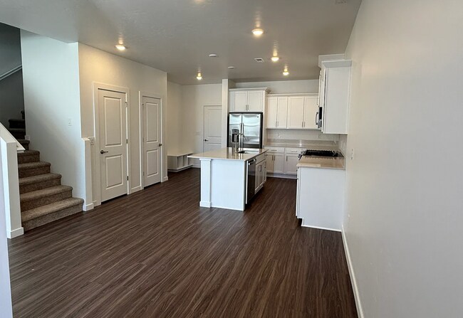 Building Photo - Brand New, Move-In Ready Townhome in Eagle!