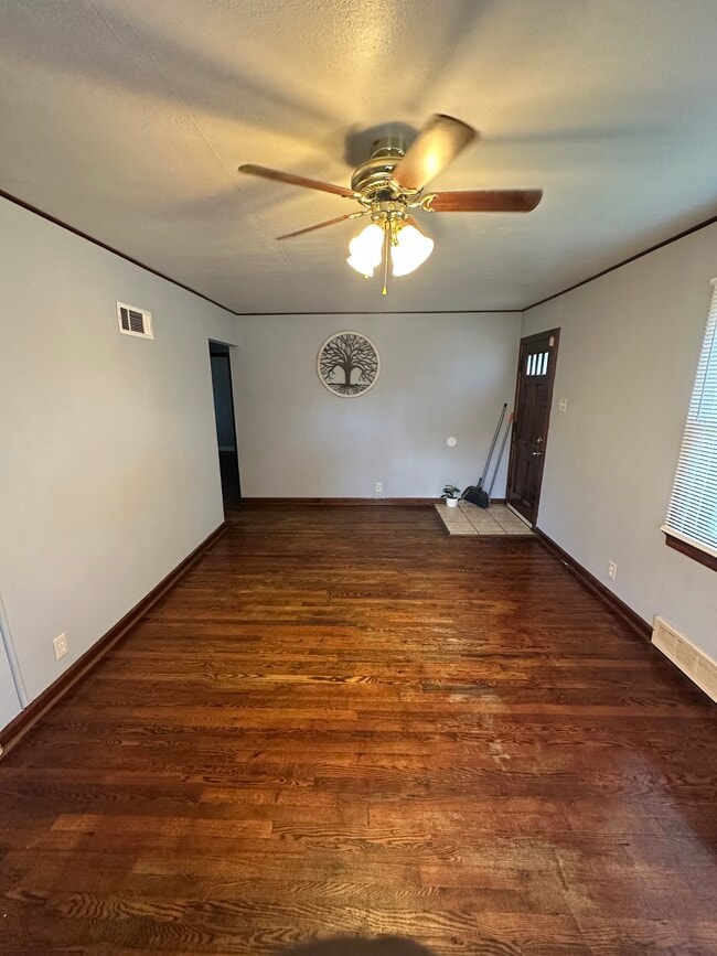 Building Photo - 7405 Sharon Dr