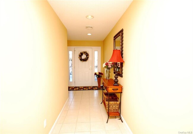 Building Photo - 879 Heritage Hills Dr
