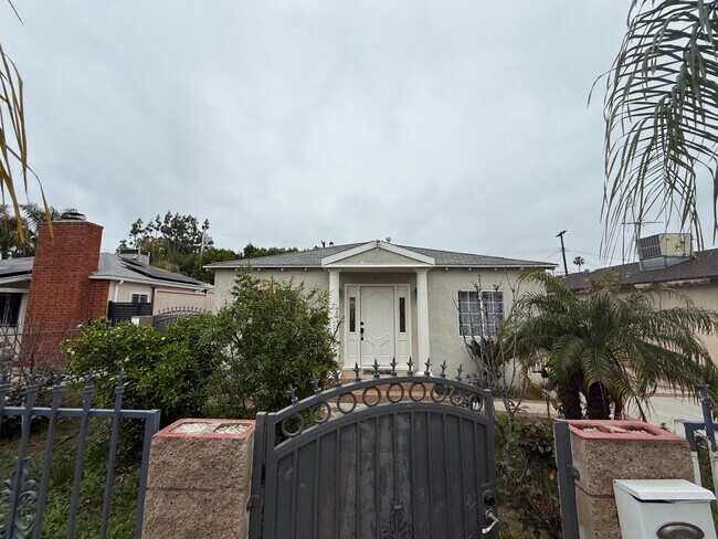 Foto del edificio - 6506 Teesdale Ave