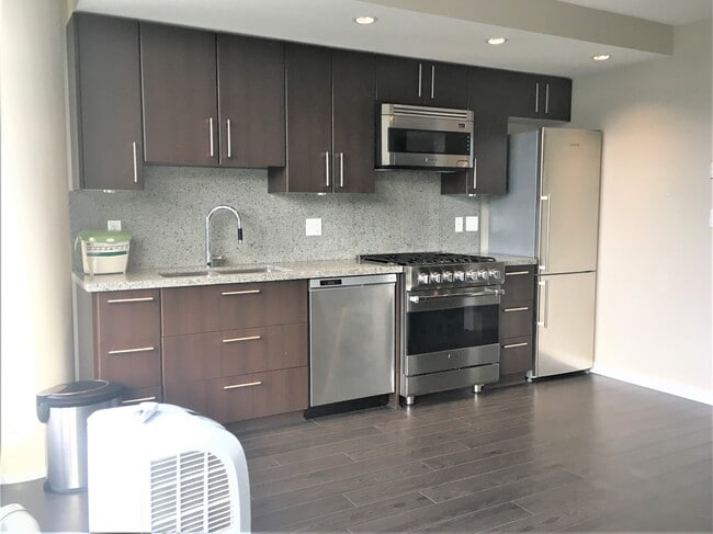 Photo du bâtiment - 138 W 1st Ave