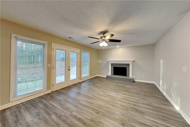 Building Photo - 4203 E Emerald Dr NW