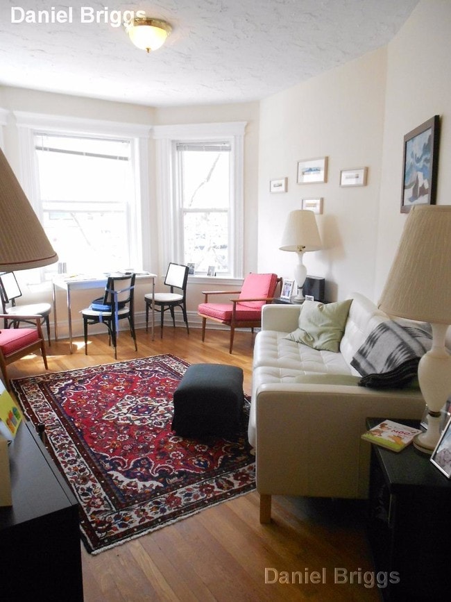 Building Photo - 76 Gordon St