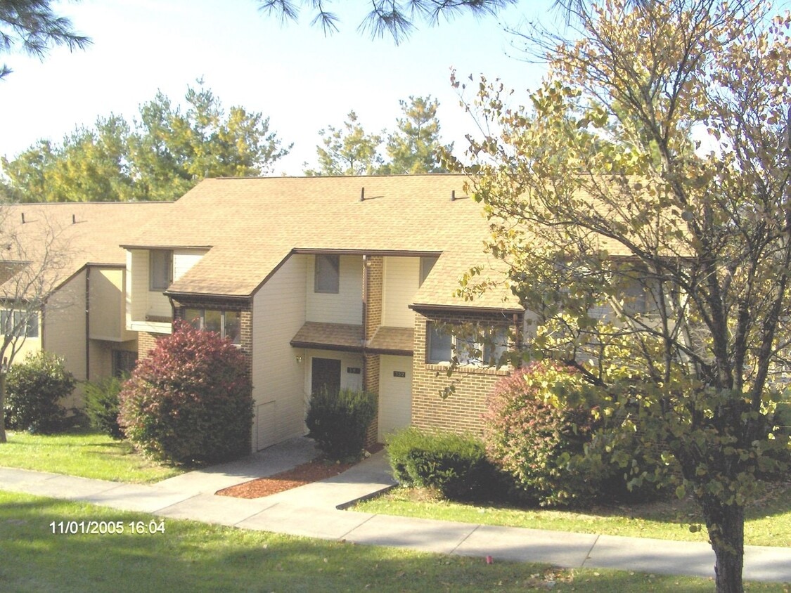 Primary Photo - 3 Bedroom 2.5 Bath Townhouse