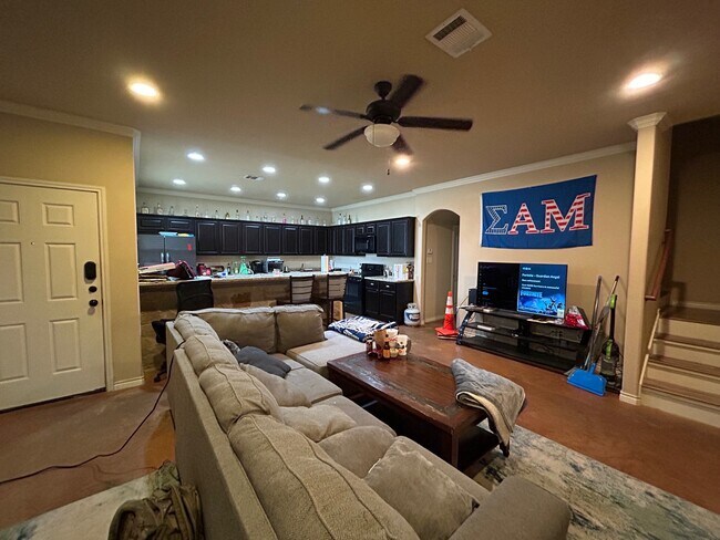 Foto del edificio - 3318 Travis Cole Ave