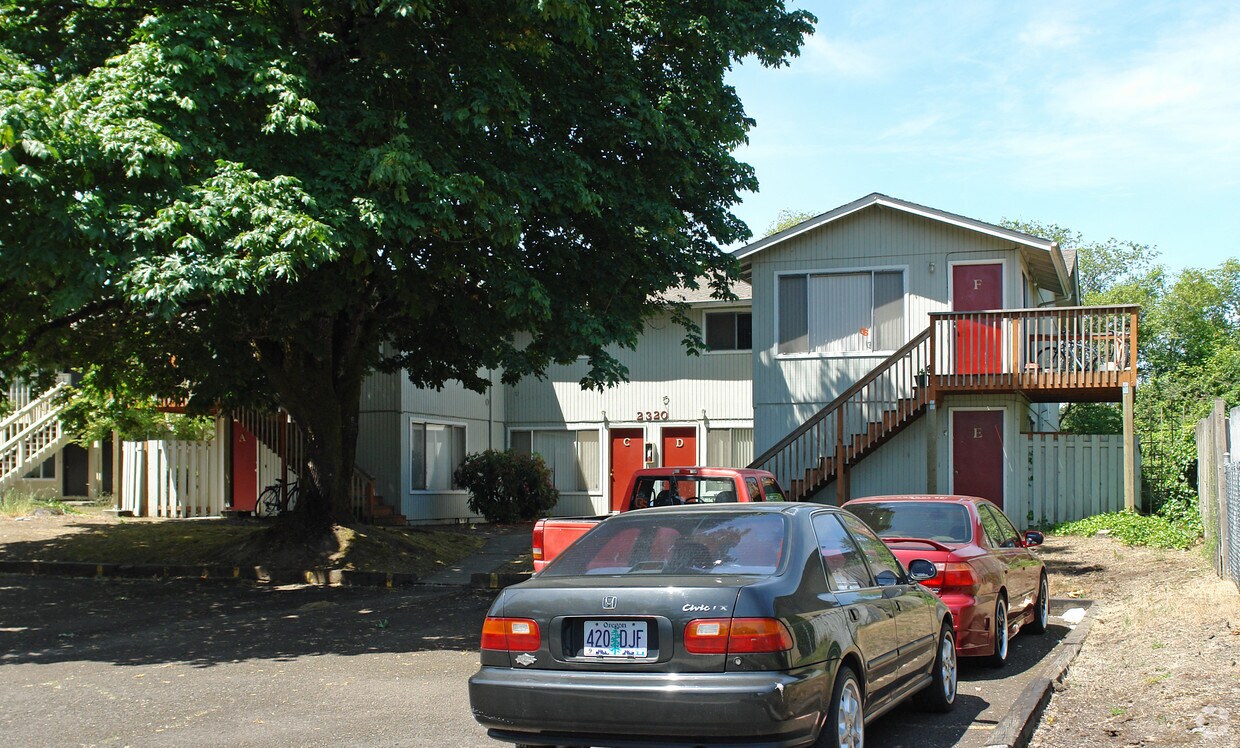 Primary Photo - 2320 SW Leonard St