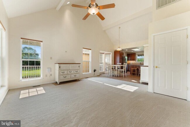 Foto del edificio - 6181 Beach Rd