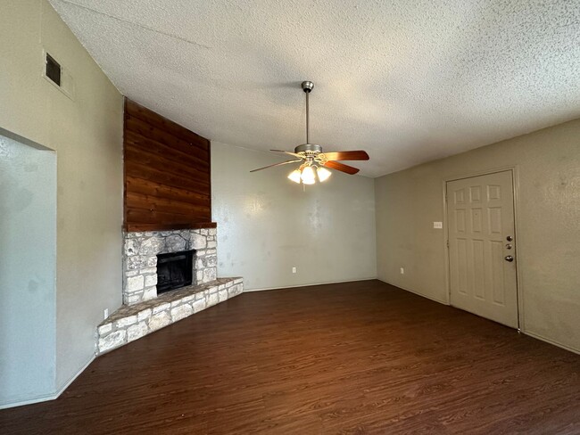 Building Photo - 1103 Country Aire Drive