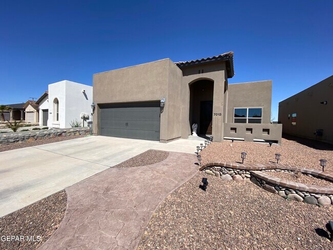 Foto del edificio - 7013 Long Meadow Dr