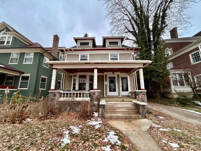 Building Photo - 320 Madison Ave SE