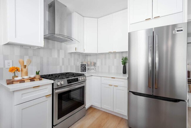 Building Photo - 2267 Las Flores Dr