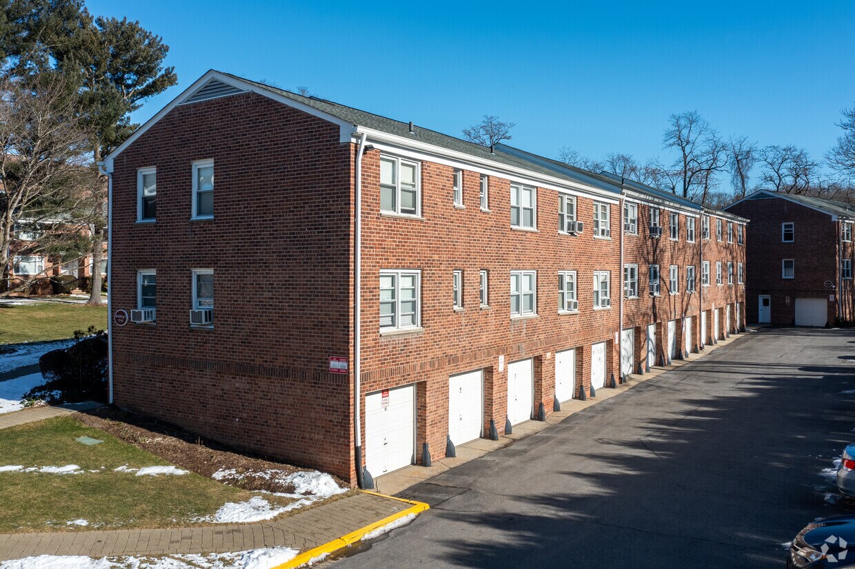 Building Photo - 35-69 Carpenter Ave
