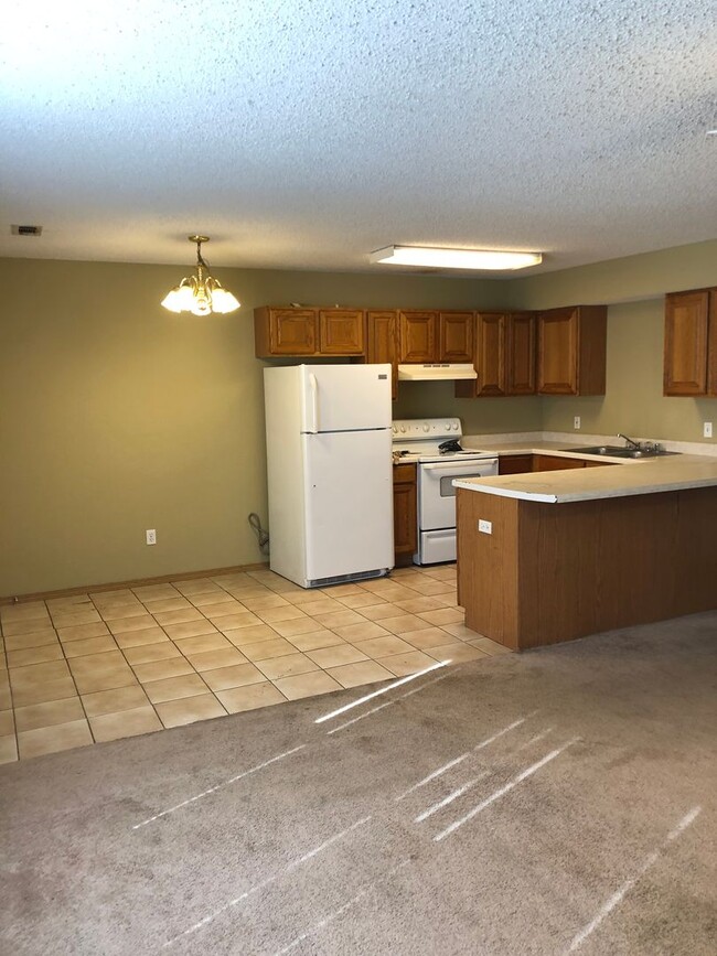 Foto del edificio - 797-797 N Daisy Ln