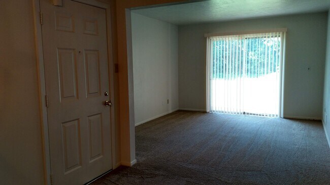 Área común - 8045 Pippin Rd