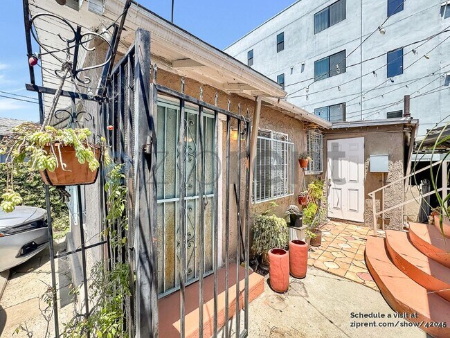 Building Photo - 6305 Willoughby Ave
