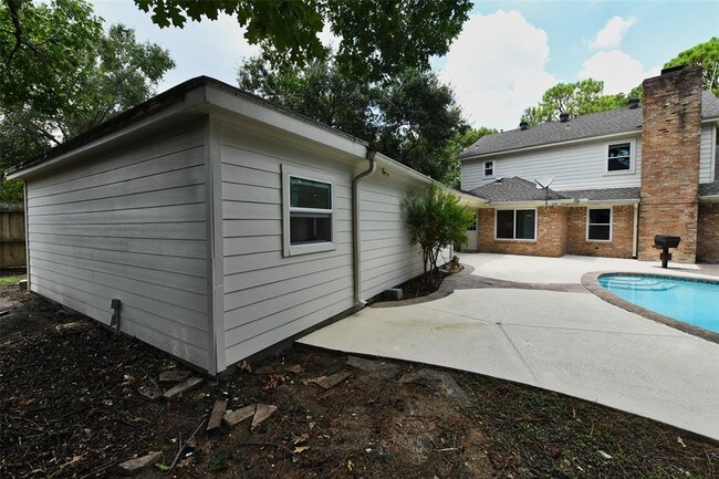 Building Photo - 10823 Chevy Chase Dr
