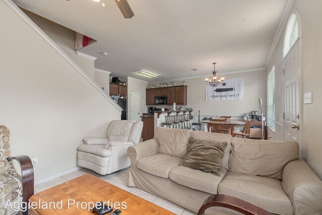 Building Photo - 4 br, 4 bath House - 203 Forest Dr