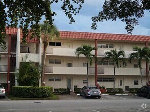 Building Photo - 9820 S Hollybrook Lake Dr