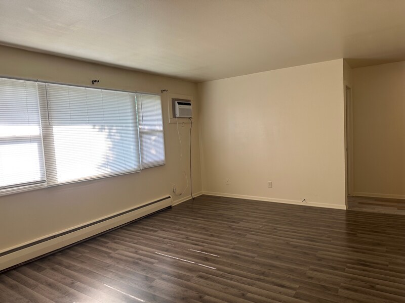 Building Photo - 4825 Lovell Ln