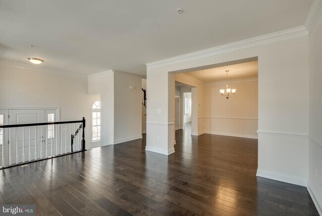 Building Photo - 8527 Pine Springs Dr