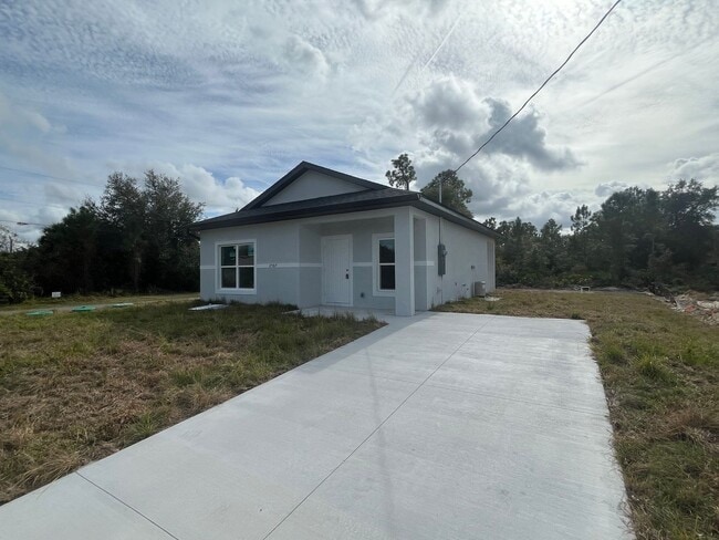 Brand new 2/1 -LARGE BACK YARD- LEHIGH ACRES - Brand new 2/1 -LARGE BACK YARD- LEHIGH ACRES House