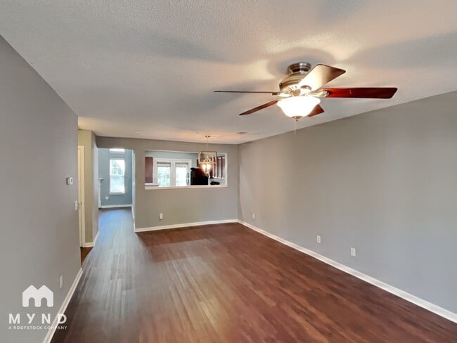 Foto del edificio - 16724 Timber Crossing Rd