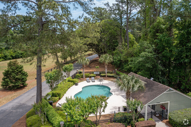 Resort-Style Swimming Pool - Marsh Point