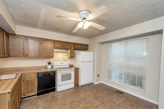 Building Photo - 508 Cabin Ct