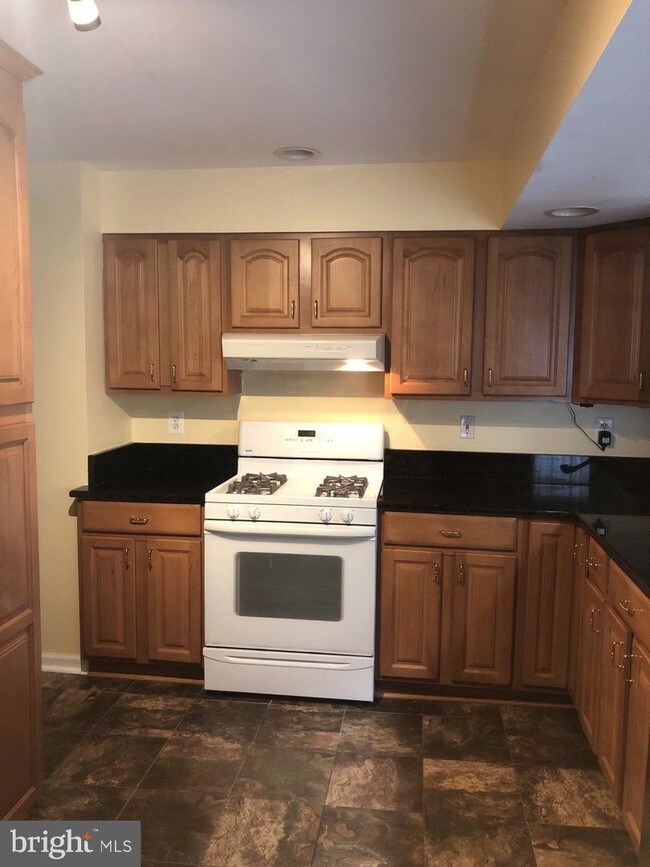 Foto del edificio - 6813 Carlinda Ave