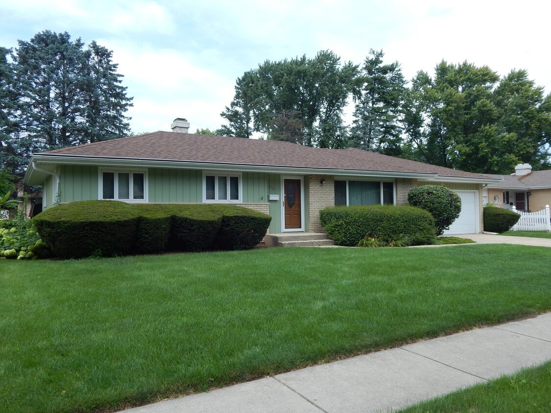 Primary Photo - 1608 Martha Dr