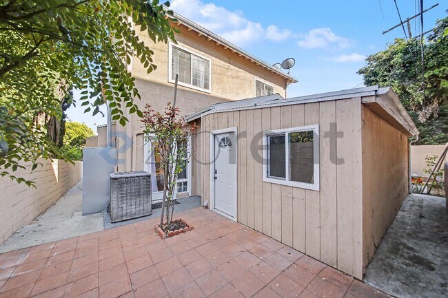 Building Photo - Unit