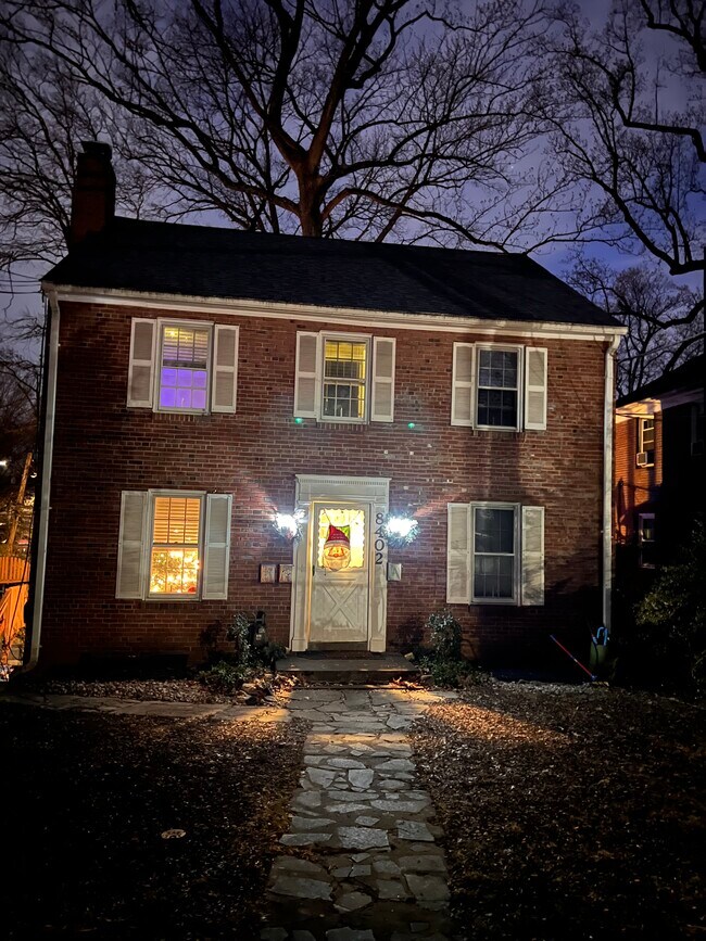 Foto del edificio - 8402 Flower Ave