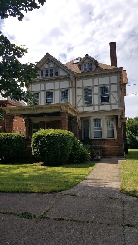 Primary Photo - 446 W 10th St