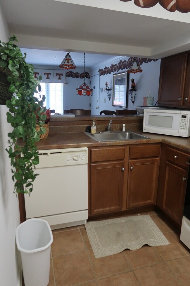 Building Photo - Game Day Condominiums- 1bd/1ba- Fully Furn...