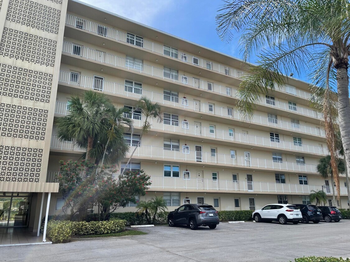 5700 NW 2nd Ave Unit 711, Boca Raton, FL 33487 Condo for Rent in Boca
