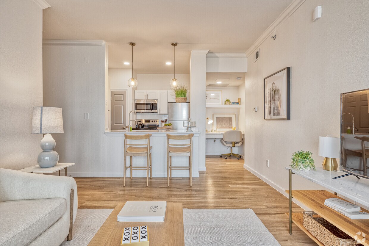 Legends Lake Creek Apartments 10015 Lake Creek Pky Austin, TX