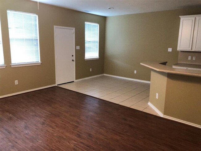 Building Photo - 17167 Oakwood Chase Dr