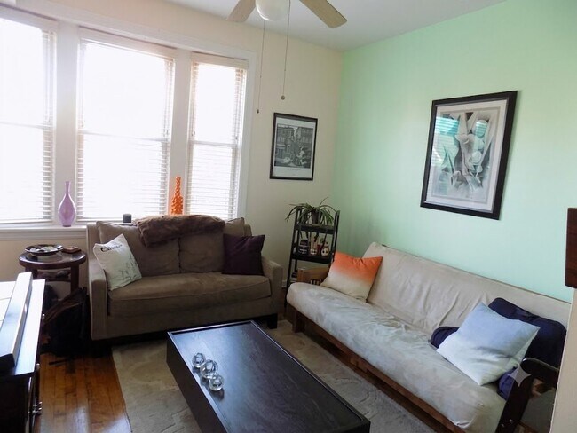 Foto del edificio - 3109 N Sheffield Ave