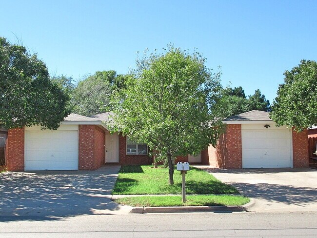 Building Photo - Duplex Across The Street From Park & Minut...