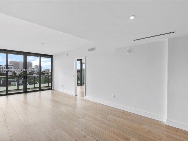 Foto del edificio - 9901 W Bay Harbor Dr