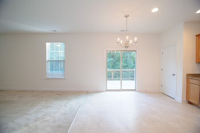 Building Photo - A Must See!!