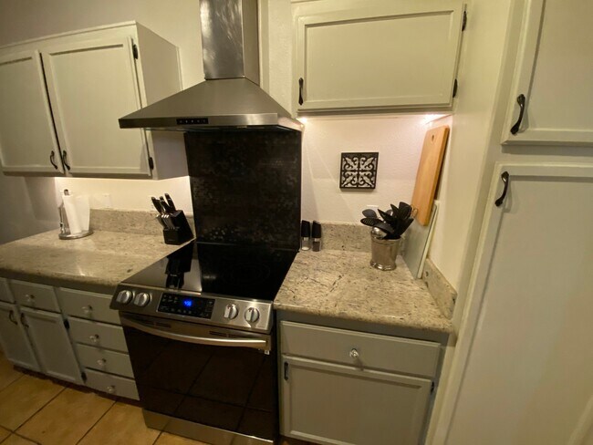 Building Photo - 6504 Smokey Pine Way