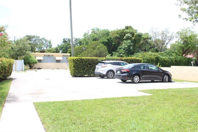 Foto del edificio - 1255 NE 128th St