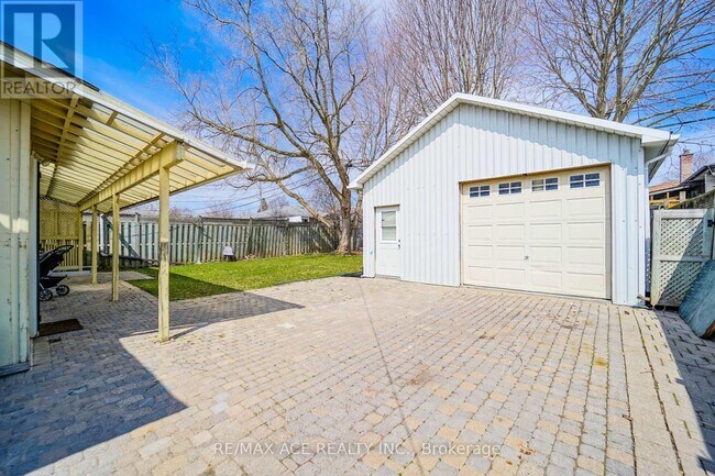 Photo du bâtiment - 1425 Lakefield St