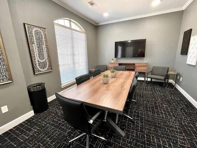 Foto del edificio - 1520 Enclave Pkwy